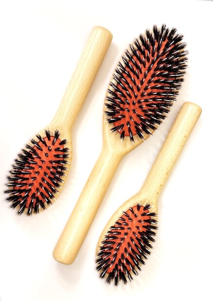 Sanfte Haarpflege mit den Retro Holzbürsten von Great Lengths